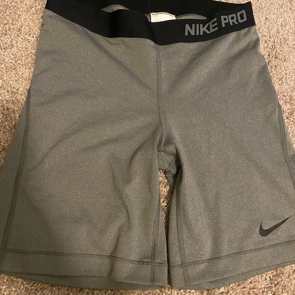 Nike Pro medium